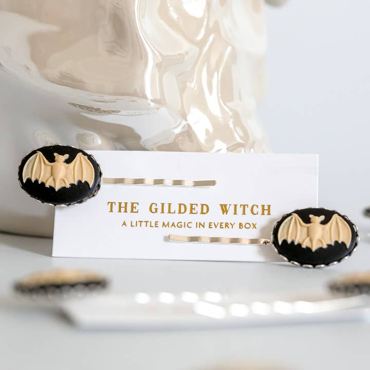 Bat Cameo Bobby Pin Paket av 2: Halloween Chic för wholesale av The Gilded Witch