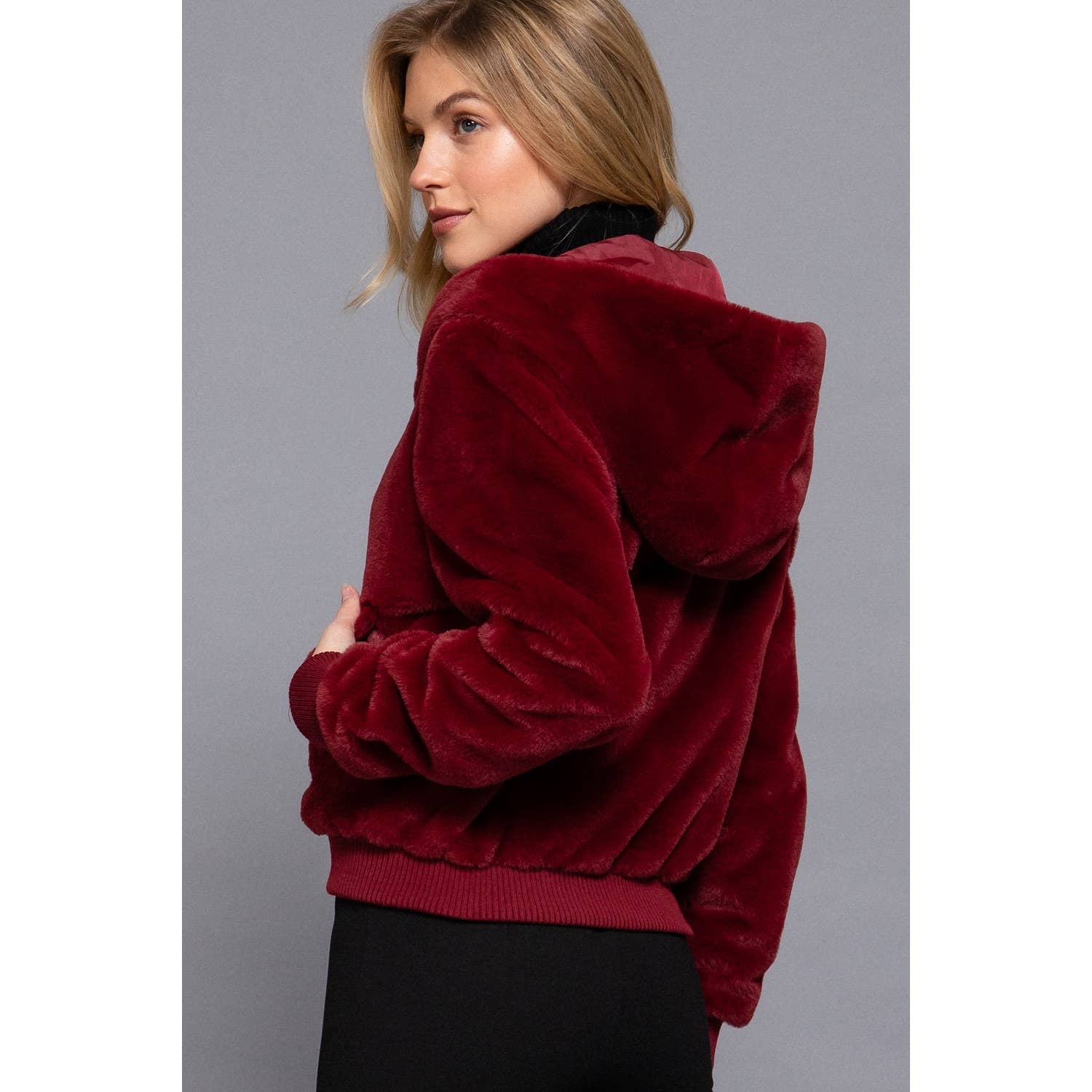 HiteJeans - Vente Veste – femme - VESTE À CAPUCHE ZIPPÉE EN FAUSSE FOURRURE22