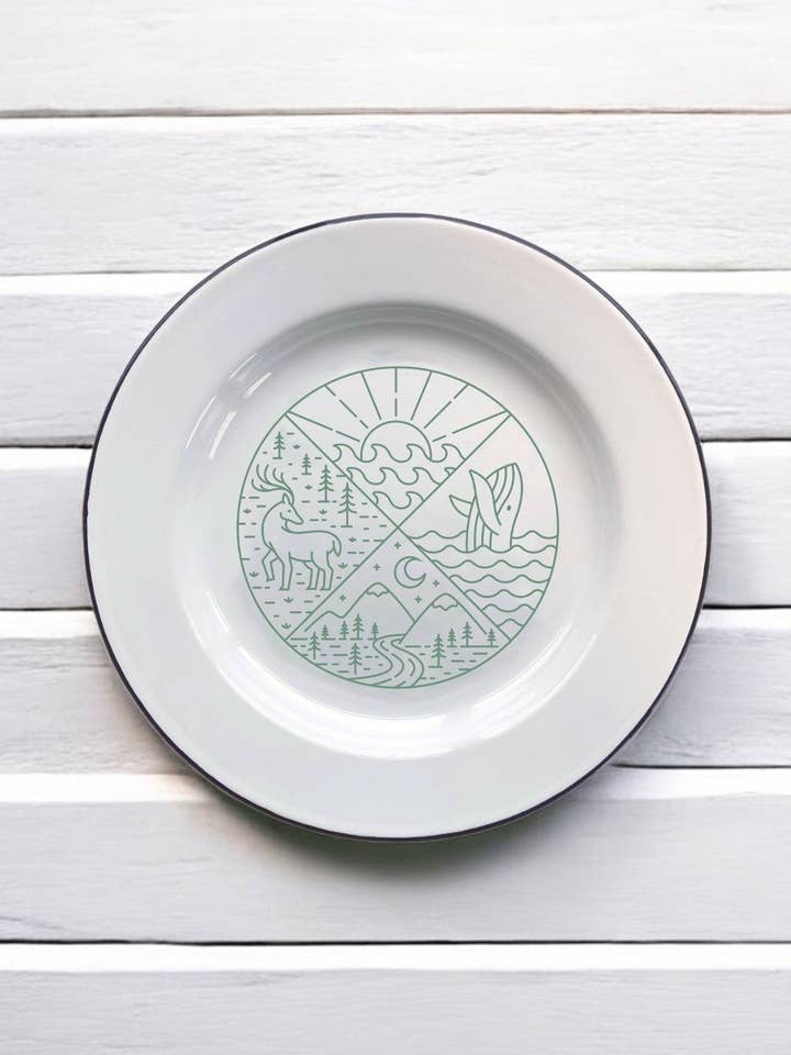 Dekorativ emaljetallerken med bjerge og havet for engroshandel hos Sovende Bjorn