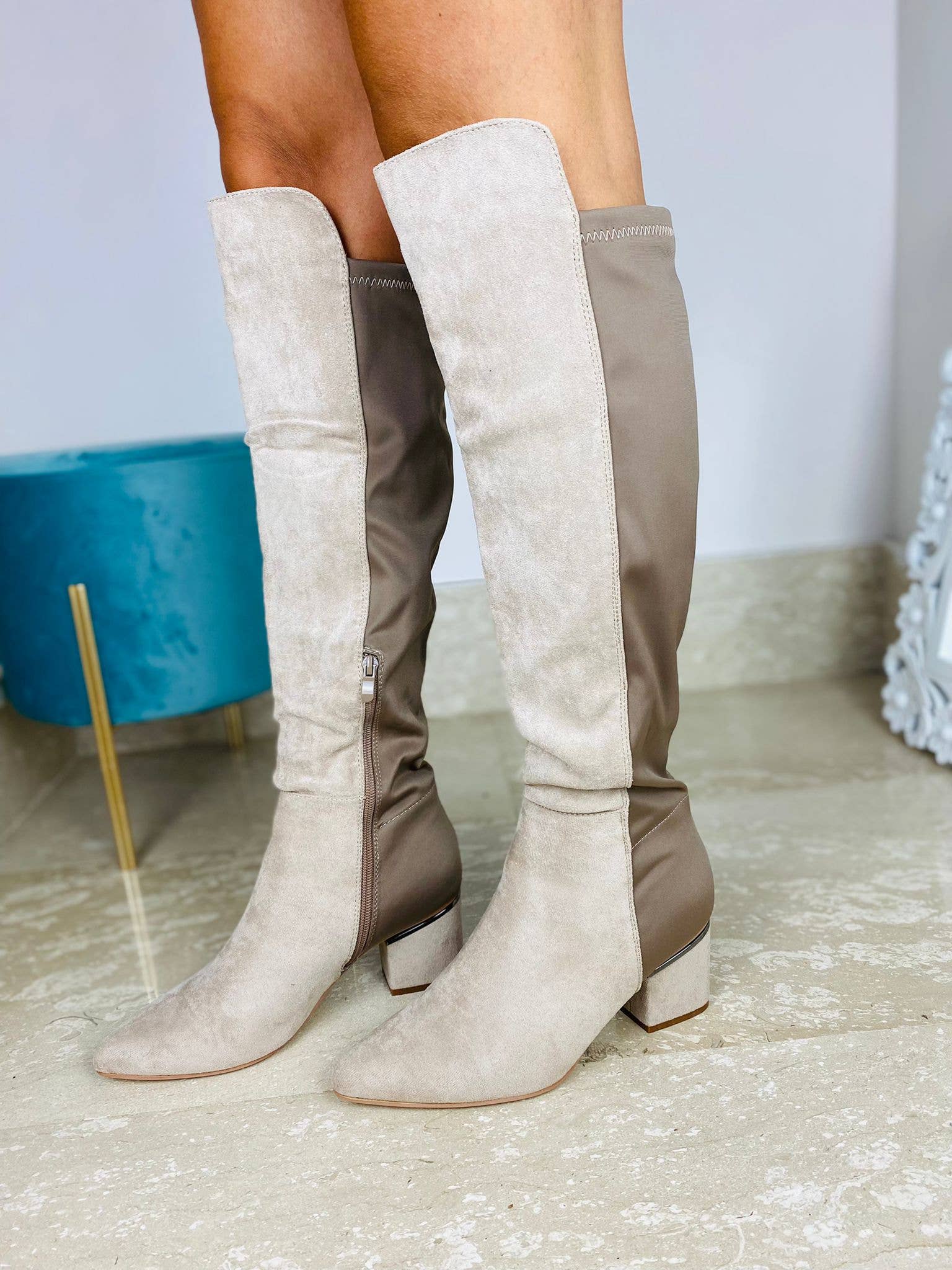 Vera Shop – Engroshandel Støvler - Dame – Elastisk støvle med ruskindseffekt og asymmetrisk elastik7