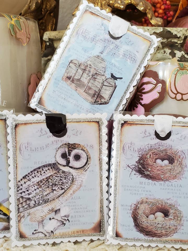 Presentetiketter Blå uggla, Birds Nest Cage för wholesale av Little Heart Designs