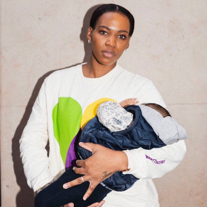 sweat #IWANTTOBREASTFREE pour la vente par Milk Away srl