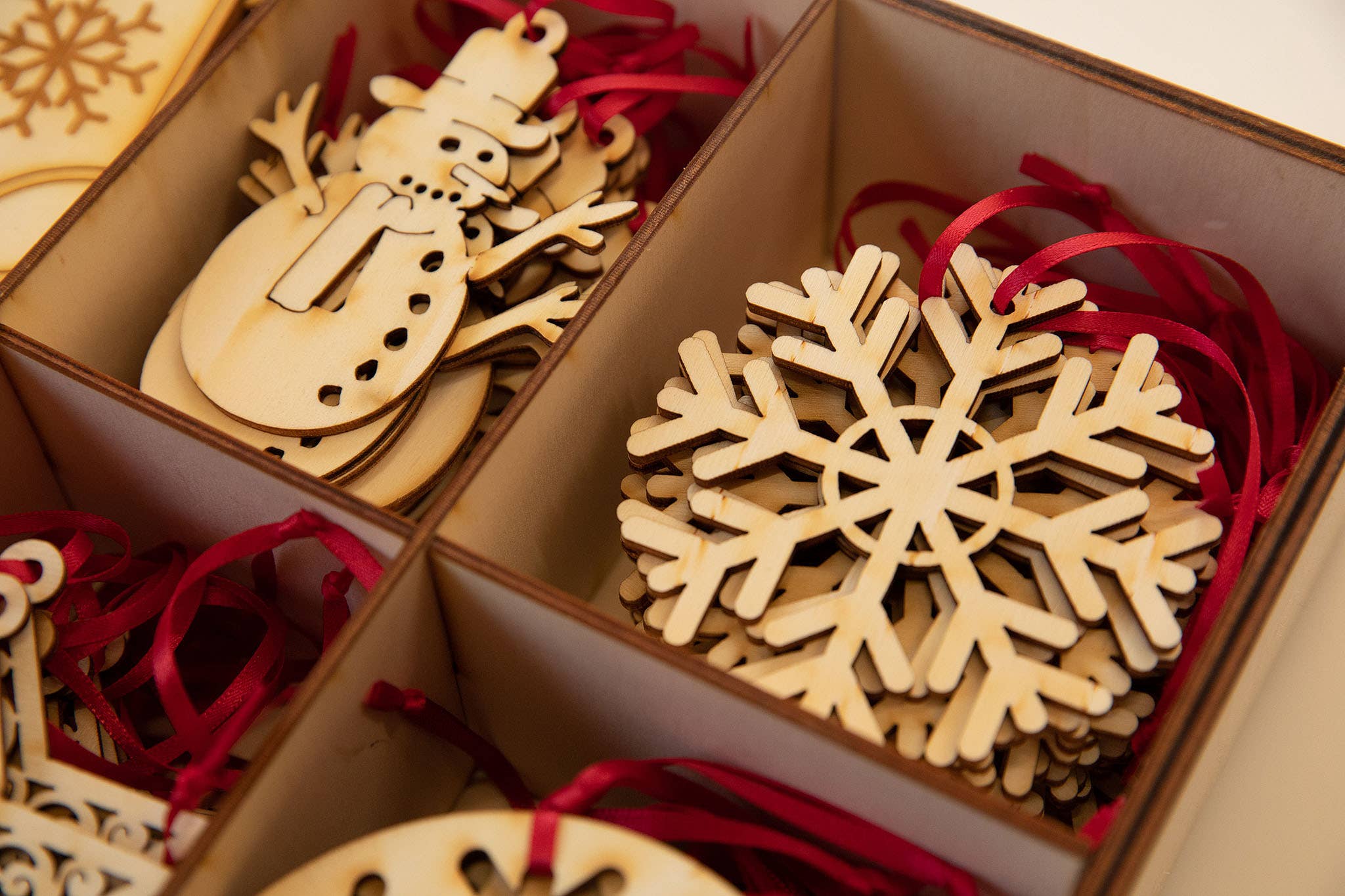 Woodcutter Creations - Wholesale Ornament - Snowflake Decoration - Wooden decoration - Christmas tree3