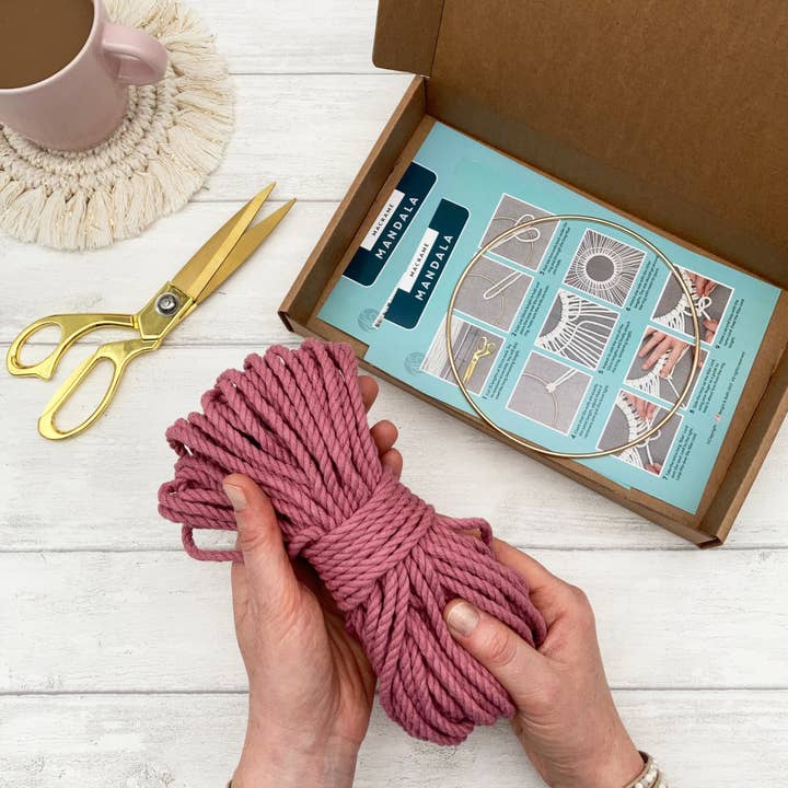 Bergin & Bath – Engroshandel DIY-hobbysæt – Macrame Kit - Mandala - Berry Pink. Håndværkssæt til voksne2