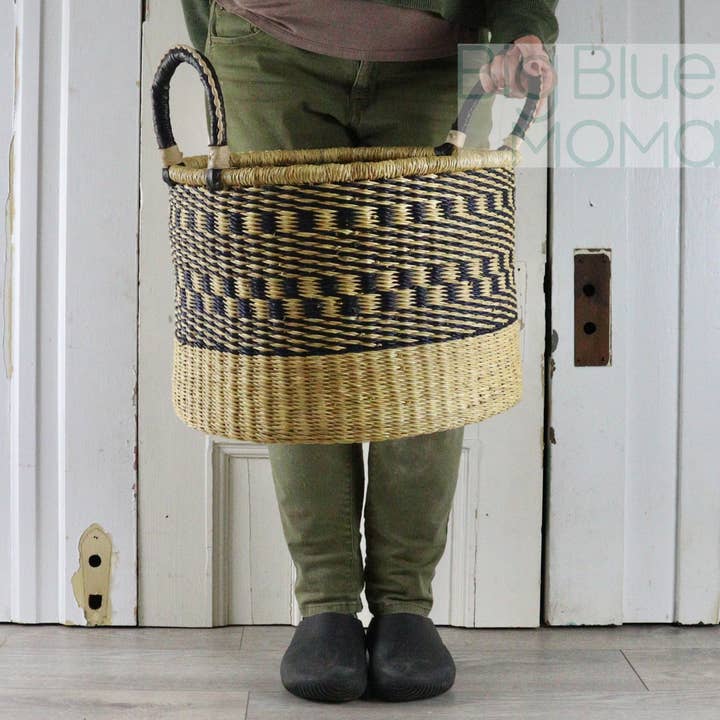 Panier à linge court - 024 Photo requise pour la vente par Big Blue Moma