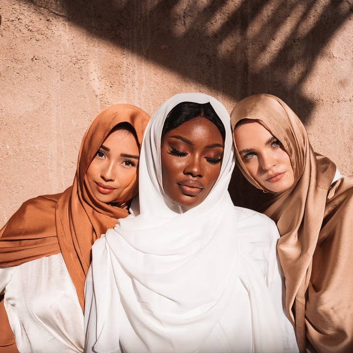 Hijab Collections - Wholesale Hijab - Women's - Grain satin hijab with reversible chiffon inner lining