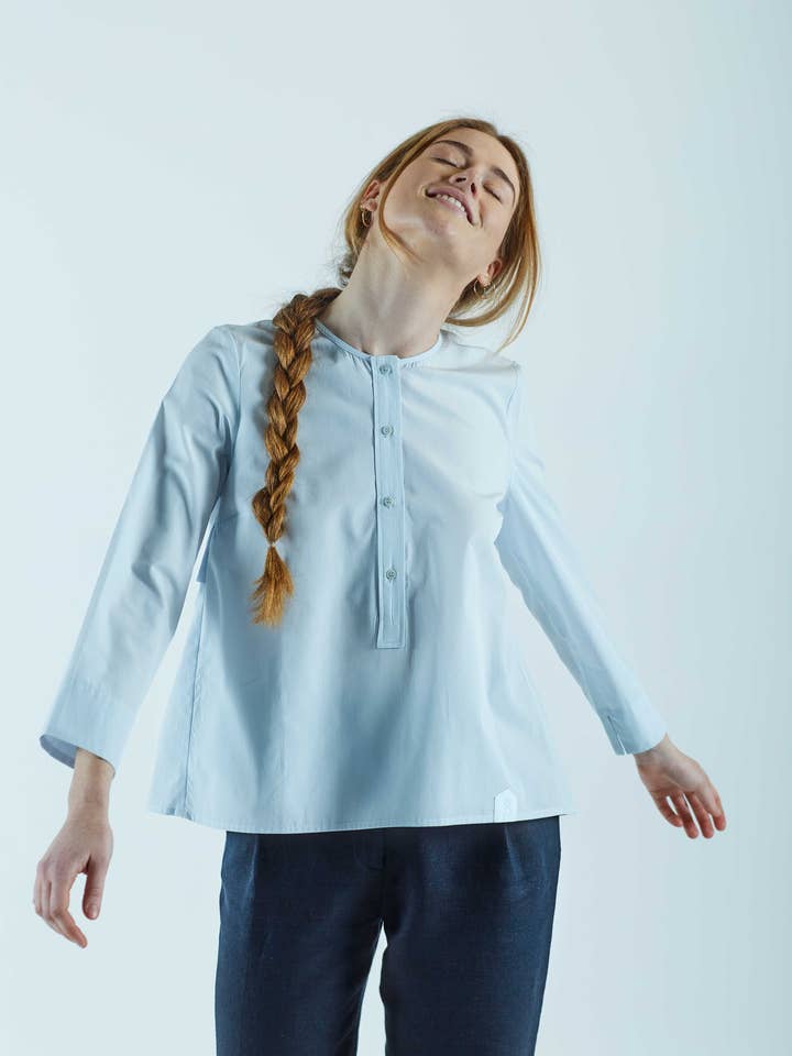 7/8-arm-blus CALA ljusblå för wholesale av Grenzgang - slow womens fashion made in the Alps