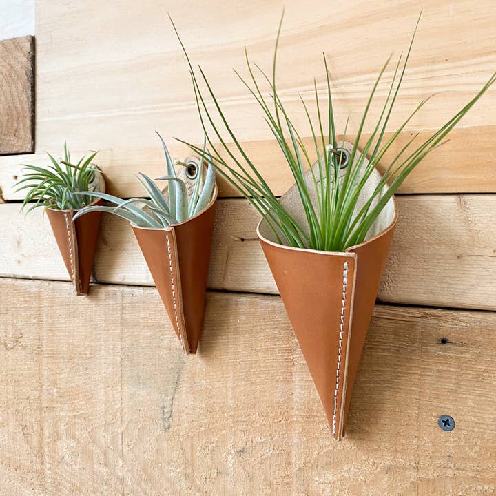 Gemini Handmade - Wholesale Hanging Planter - Air Plant Cone- Large2