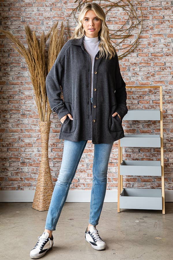 7th Ray – Großhandel Hemdjacke/Shacket – Damen – Solide Rippe Knopfleiste Seitentaschen Langarm Shacket T525636