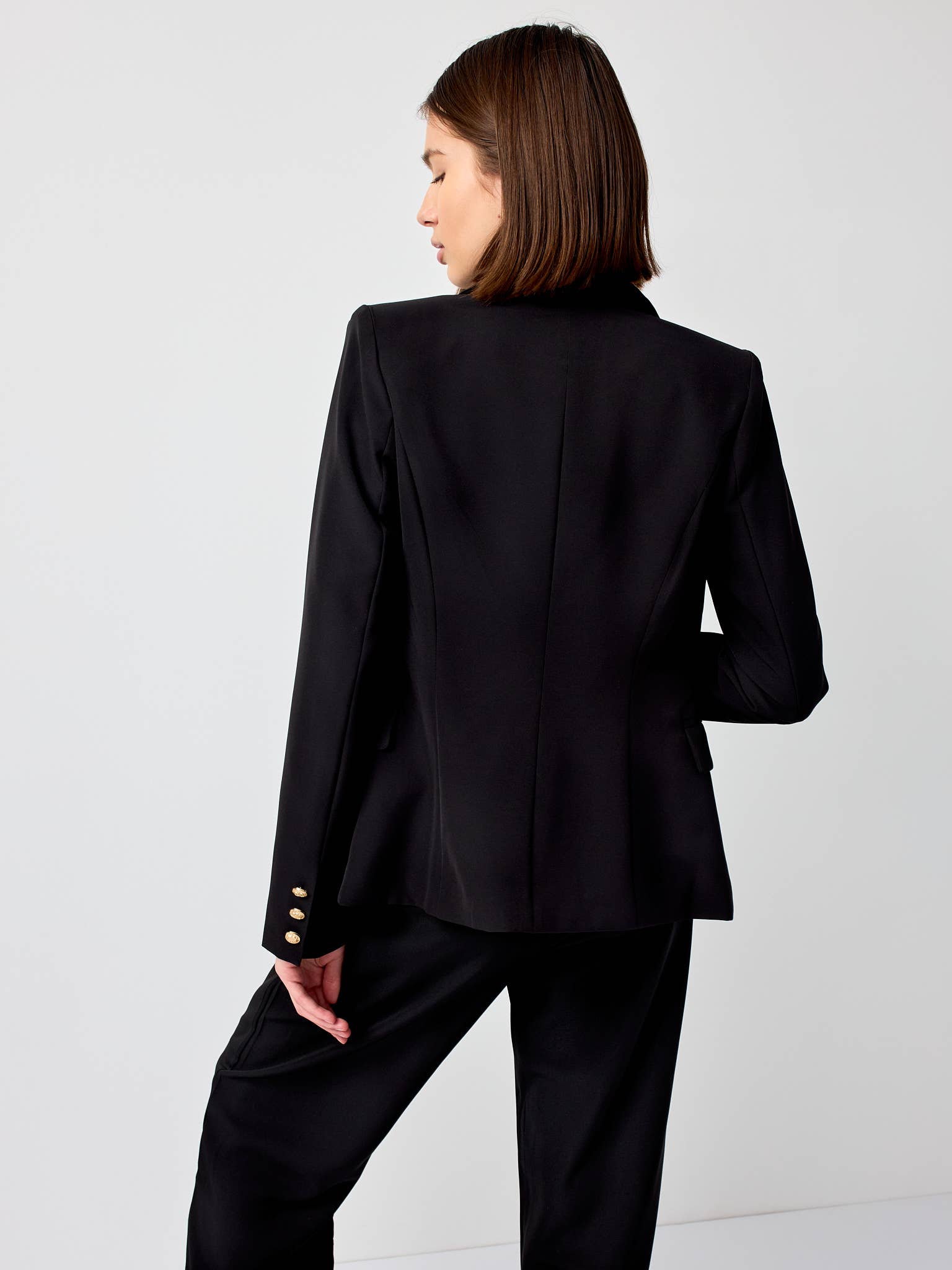 Attentif Paris - Wholesale Blazer - Women's - [Timeless] Fitted double-breasted blazer with gold buttons3
