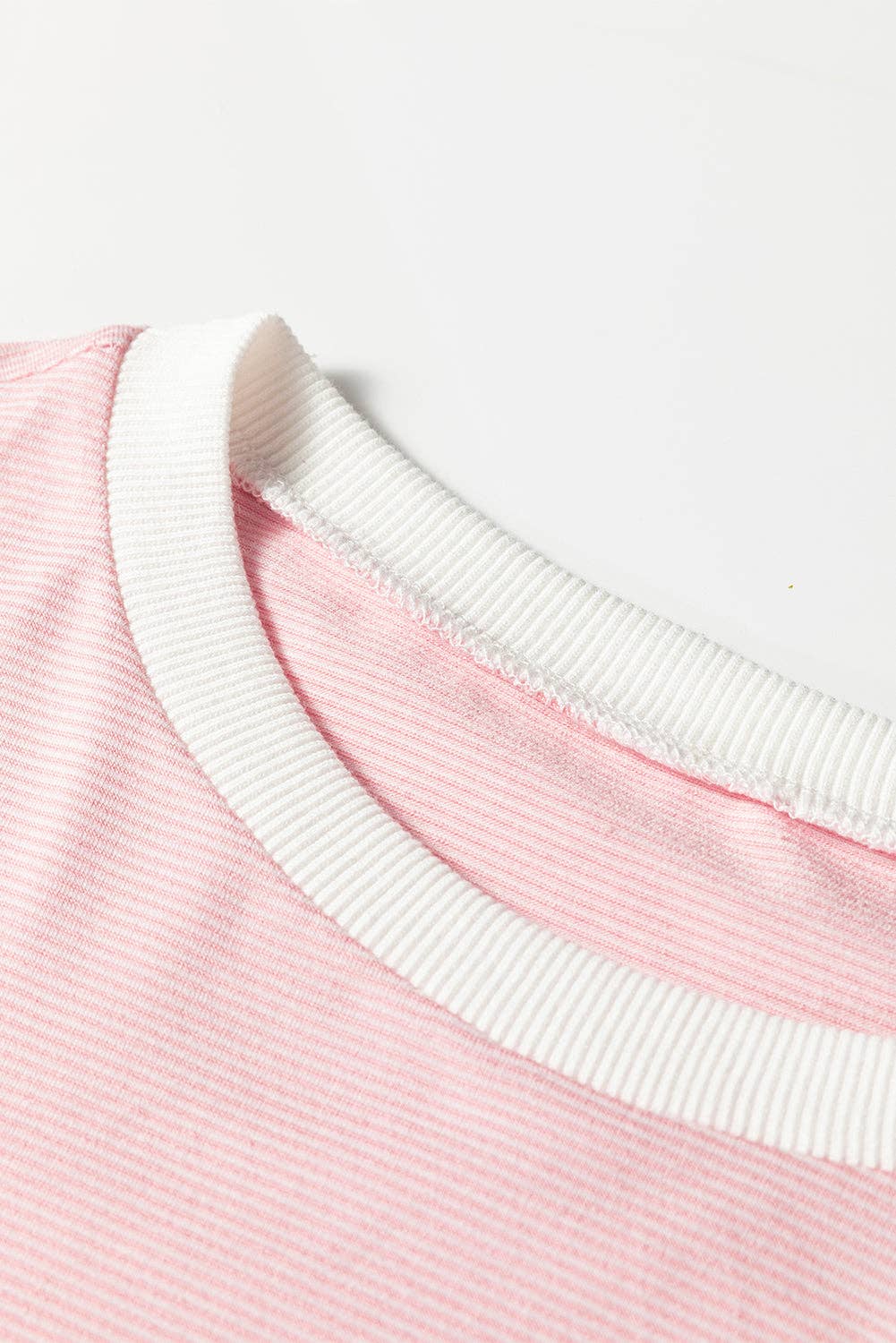 Pink Stripe Langærmet top med pink stribe, kontrastkant og patchwork for engroshandel på Faire5