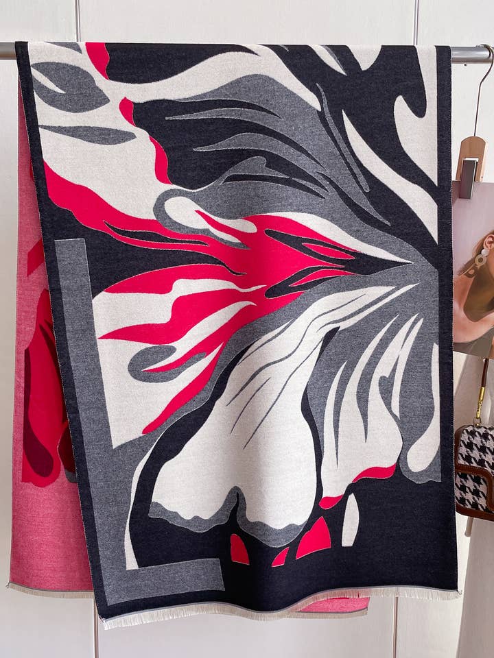 Envoltagem Reversível de Fumaça Vermelha/Preta — Artisan Shawl por atacado de Winding River