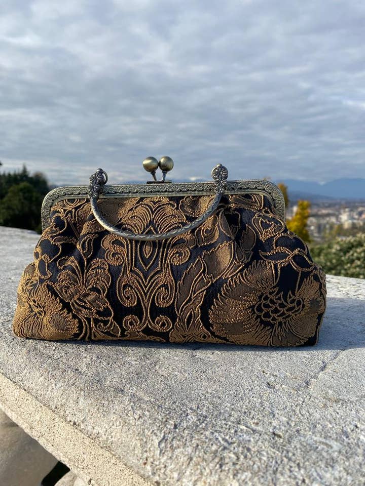 Fiordaliso - Pochette elegante con chiusura in metallo color bronzo per la vendita all'ingrosso da parte di Antonella Valerio