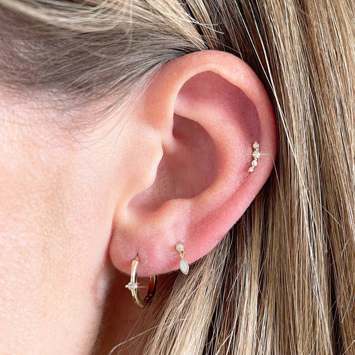 ZOHREH - Wholesale Stud/Post Earrings - Graduated Diamond Curve Flat Back Earring 14k Gold2