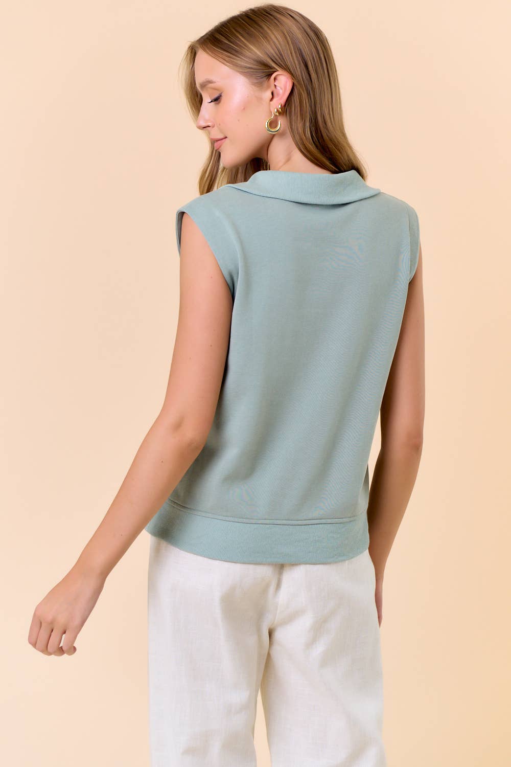 Doe and Rae – Großhandel Sweatshirt – Damen – ÄRMELLOSES SWEATSHIRT MIT REISSVERSCHLUSS UND VORDERTASCHE - 44853T3