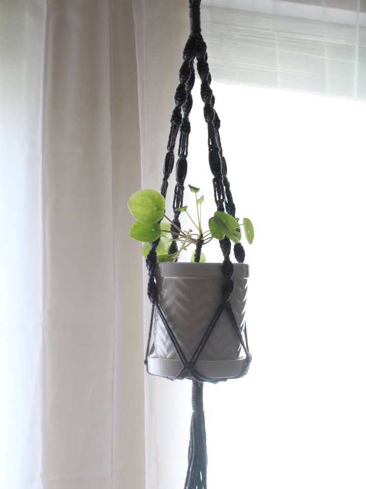 Cintre de plante petite à moyenne tresse Angelina Gray pour la vente par The Crafty Glammie