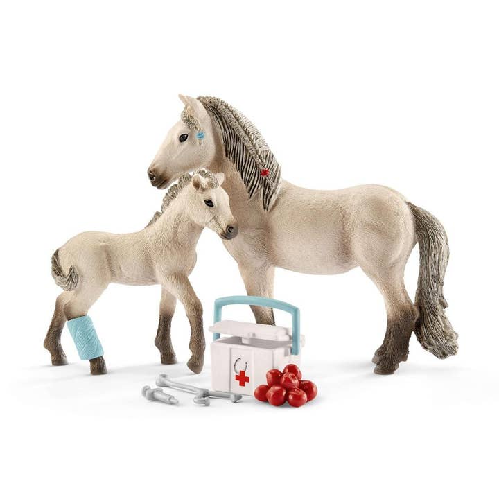 Horse Club Hannah’S First-Aid Kit Horse Toy Playset for wholesale by Schleich