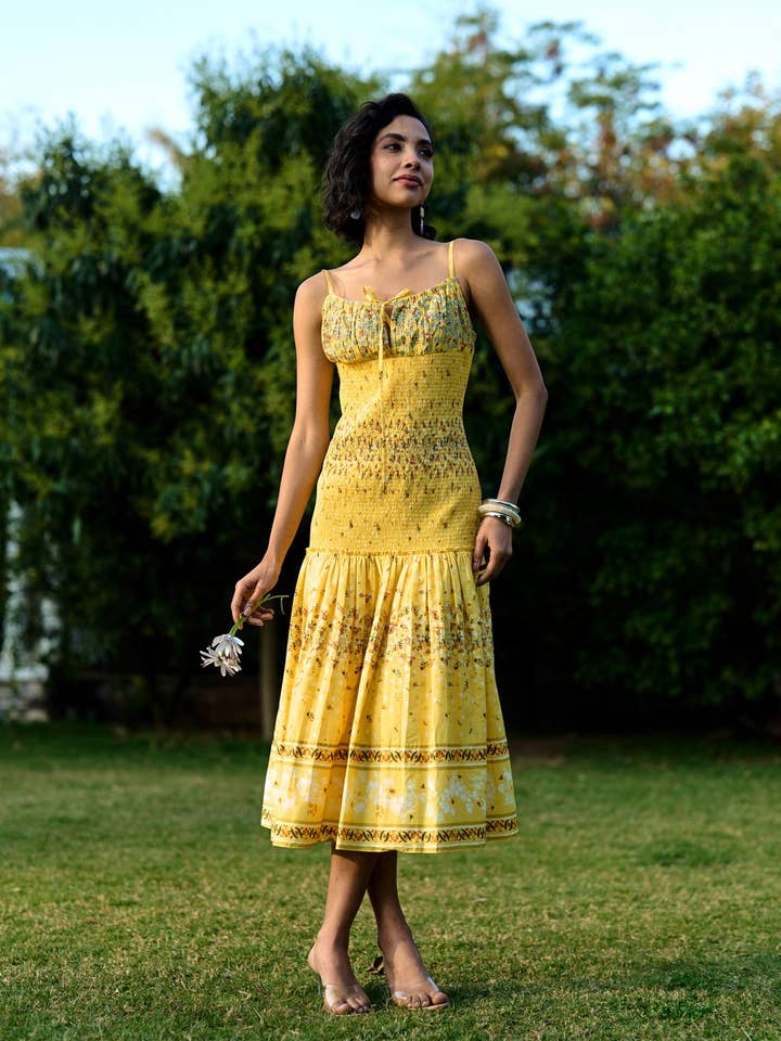 Ockerfarbenes Kleid für den Großhandel von VERB BY PALLAVI SINGHEE