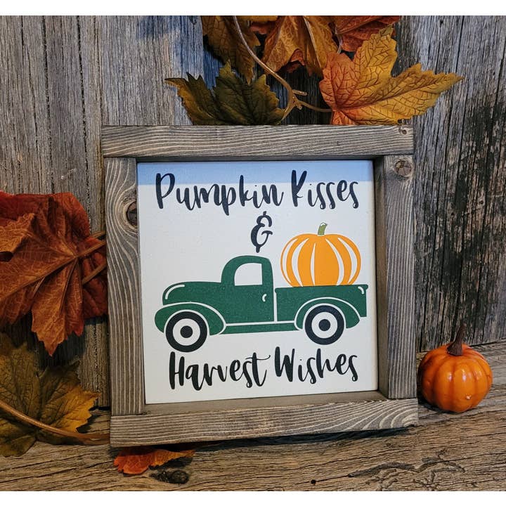Panneau de ferme « Pumpkin Kisses & Harvest Wishes » pour la vente par Kollman Custom Creations