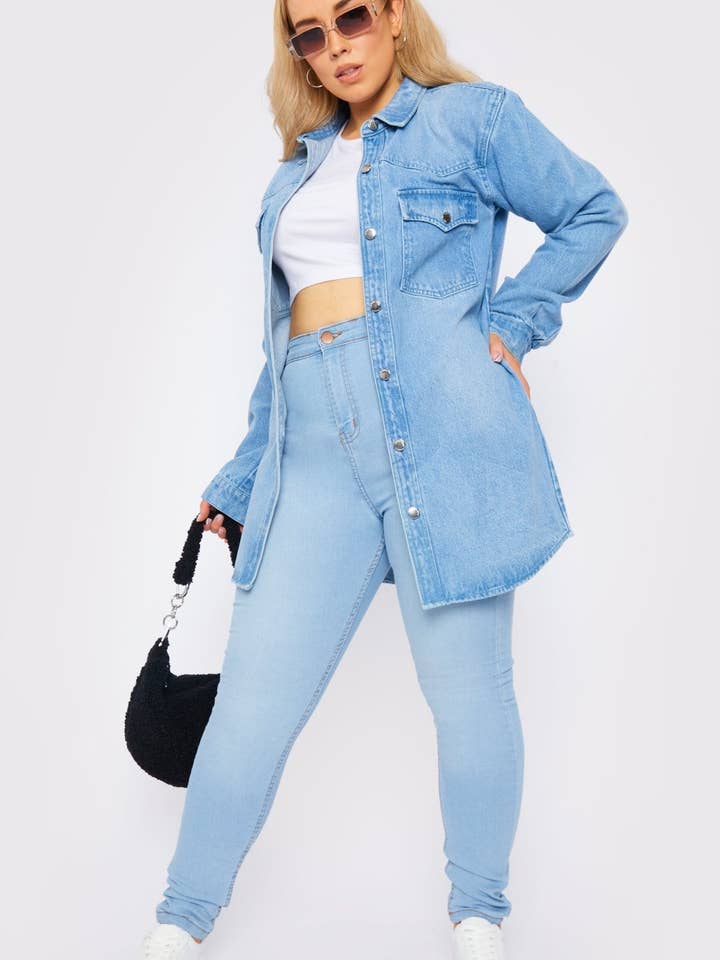 Camicia in Denim Taglie Forti Aline - Azzurro Chiaro per la vendita all'ingrosso da parte di JMOJO UK Limited