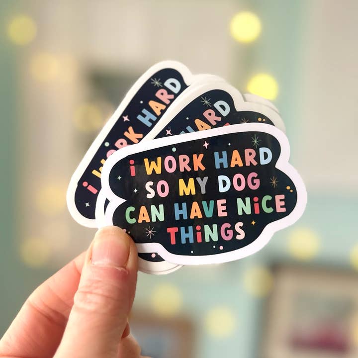 Autocollant en vinyle imperméable Chien drôle pour la vente par Wee Birdy