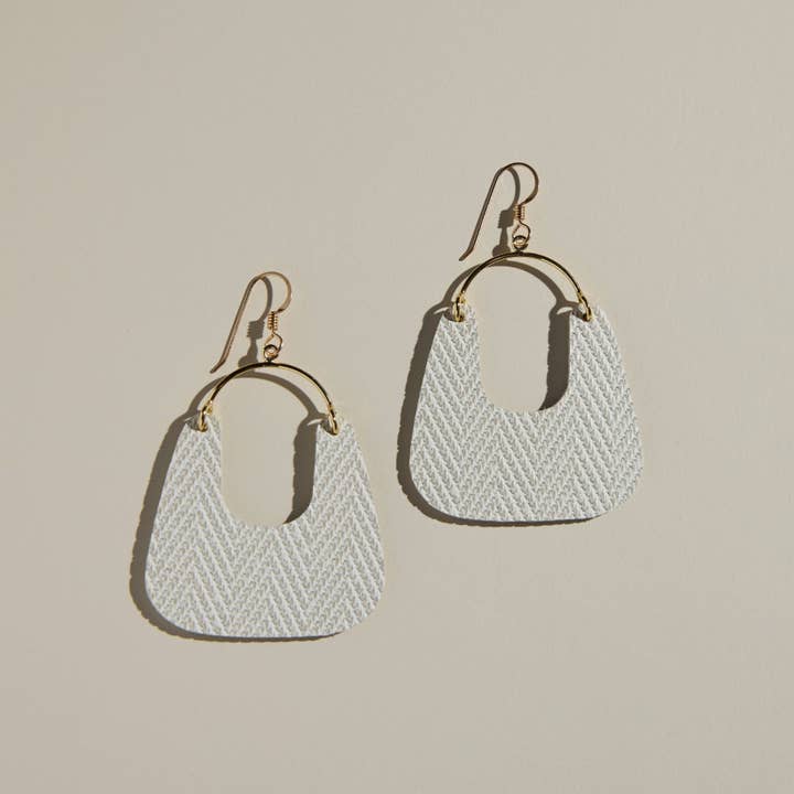 Nickel and Suede - Wholesale Dangle Earrings - Soft Pearl Noras
