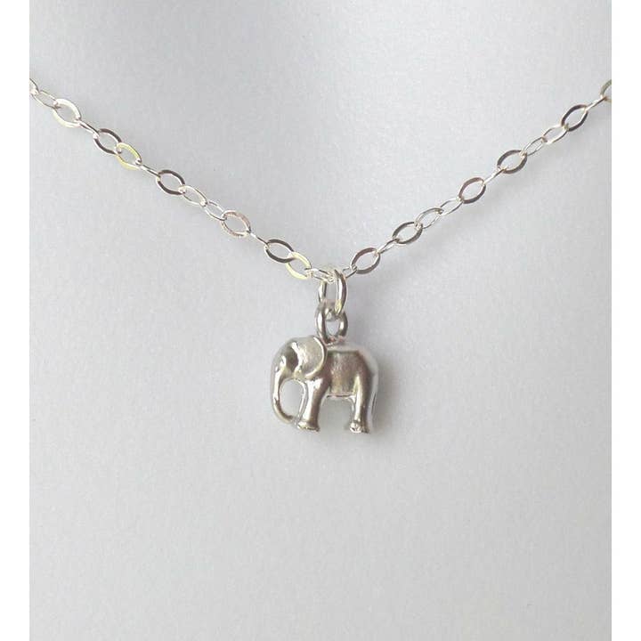 Collier éléphant en argent - Très petit collier éléphant en argent, collier en argent sterling pour la vente par The Wandering Dandelion