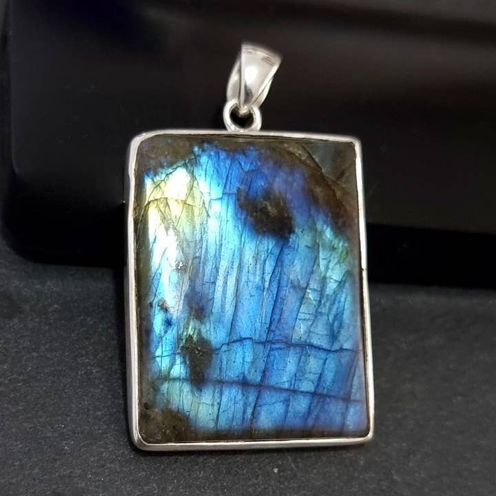 Stor rektangulär blå labradoritberlock | 925 silver för wholesale av Mistry Gems