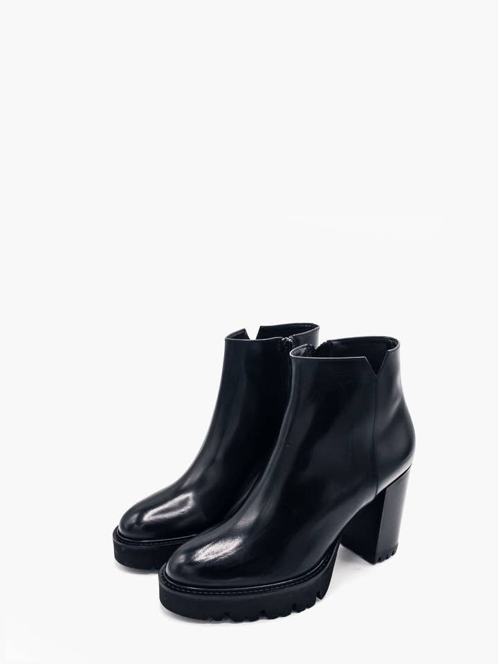 Black Calfskin Boots for wholesale by Luca Grossi
