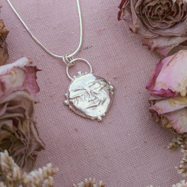 Colar Rosto em Prata Luna Gaia por atacado de Western Dawn Art