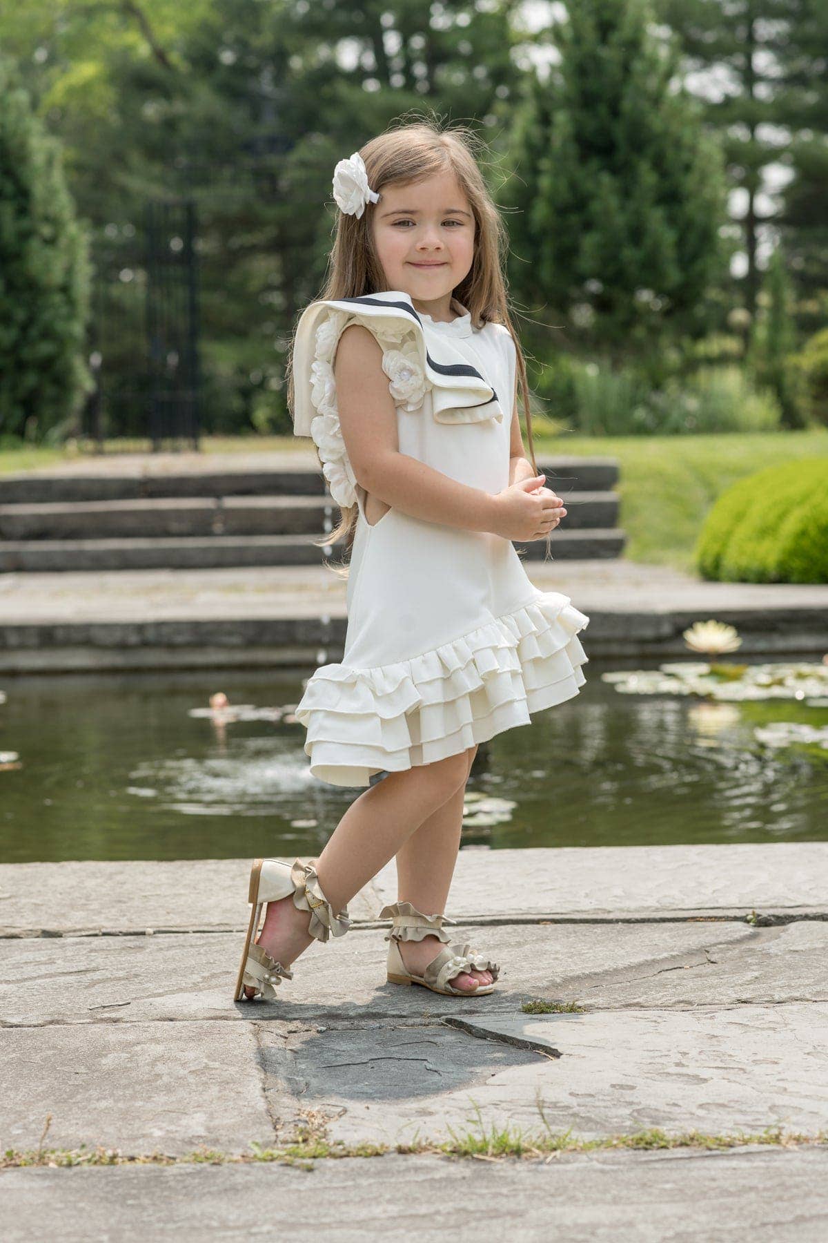 Petite Maison Kids – Großhandel Kleid – Kinder – Alex Weißes Rüschenkleid mit schwarzer Kontrastlinie9