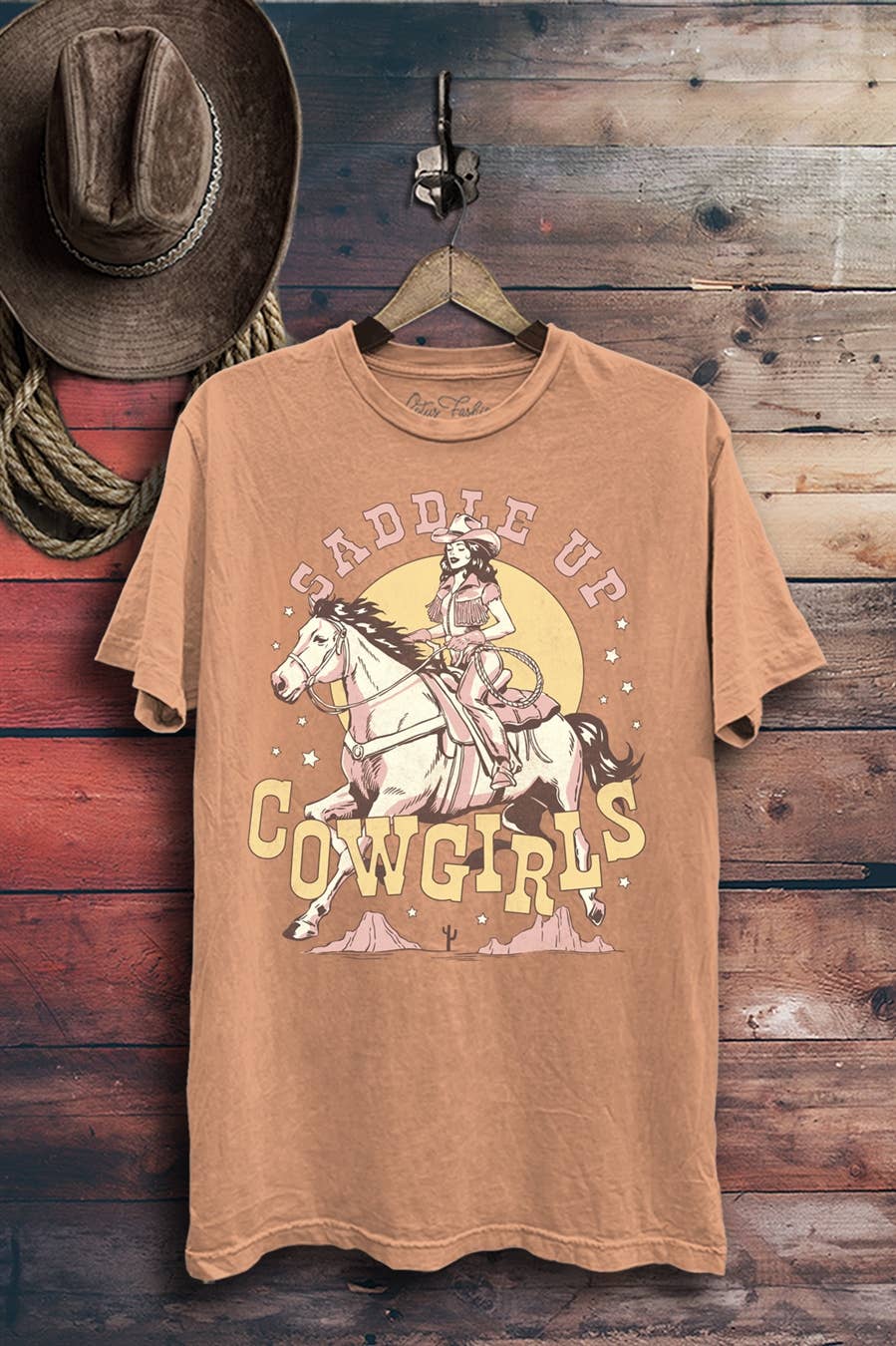 Lotus Fashion Collection – wholesale T-shirt med logga - Dam – Saddle Up Cowgirls Grafisk Topp5