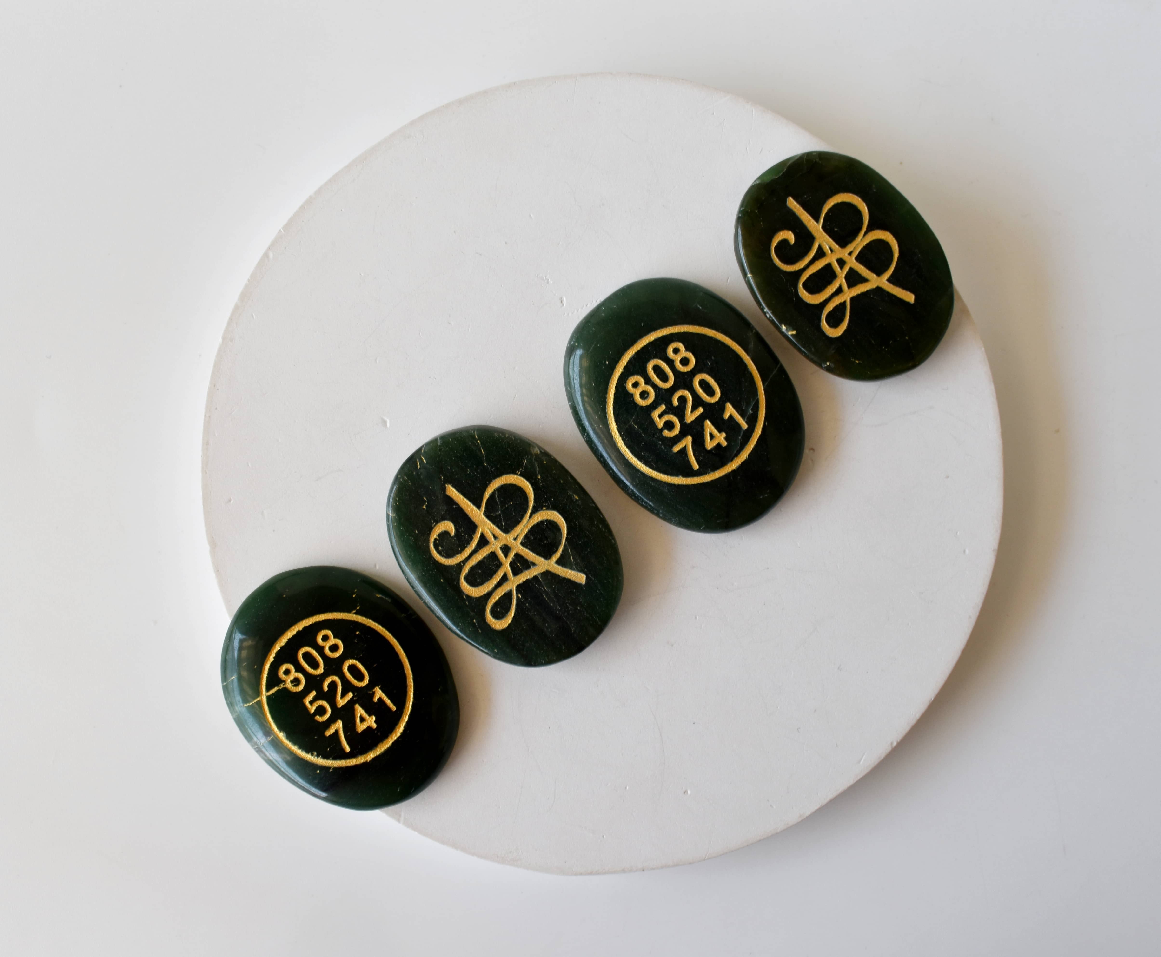 Soothing Crystals – Engroshandel Spirituelle sten og krystaller – Poleret grøn Jade Zibu sten, Oval form Zibu krystaller2