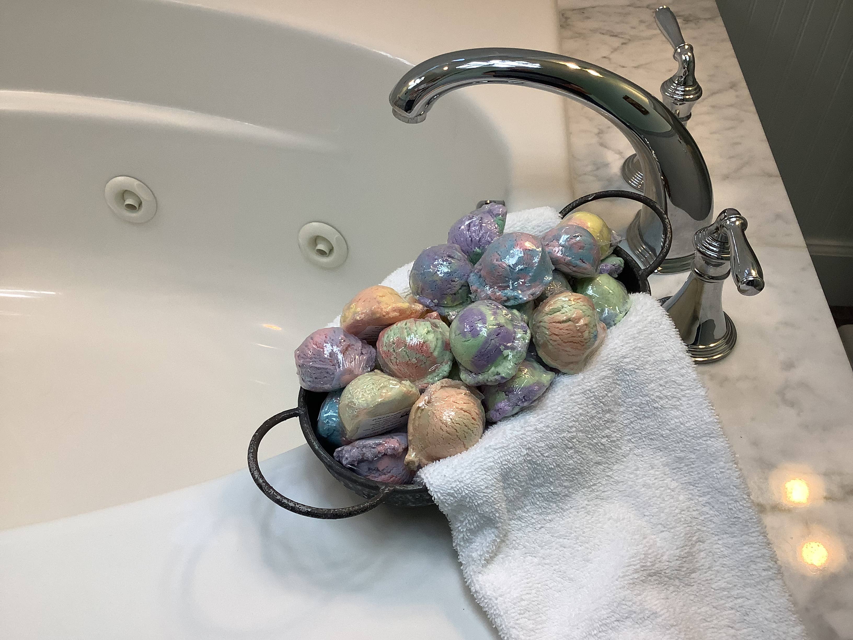 Whitetail Lane Farm Goat Milk Soap - Wholesale Bubble Bath - Bubble Scoops Solid Bubble Bath American Berry1