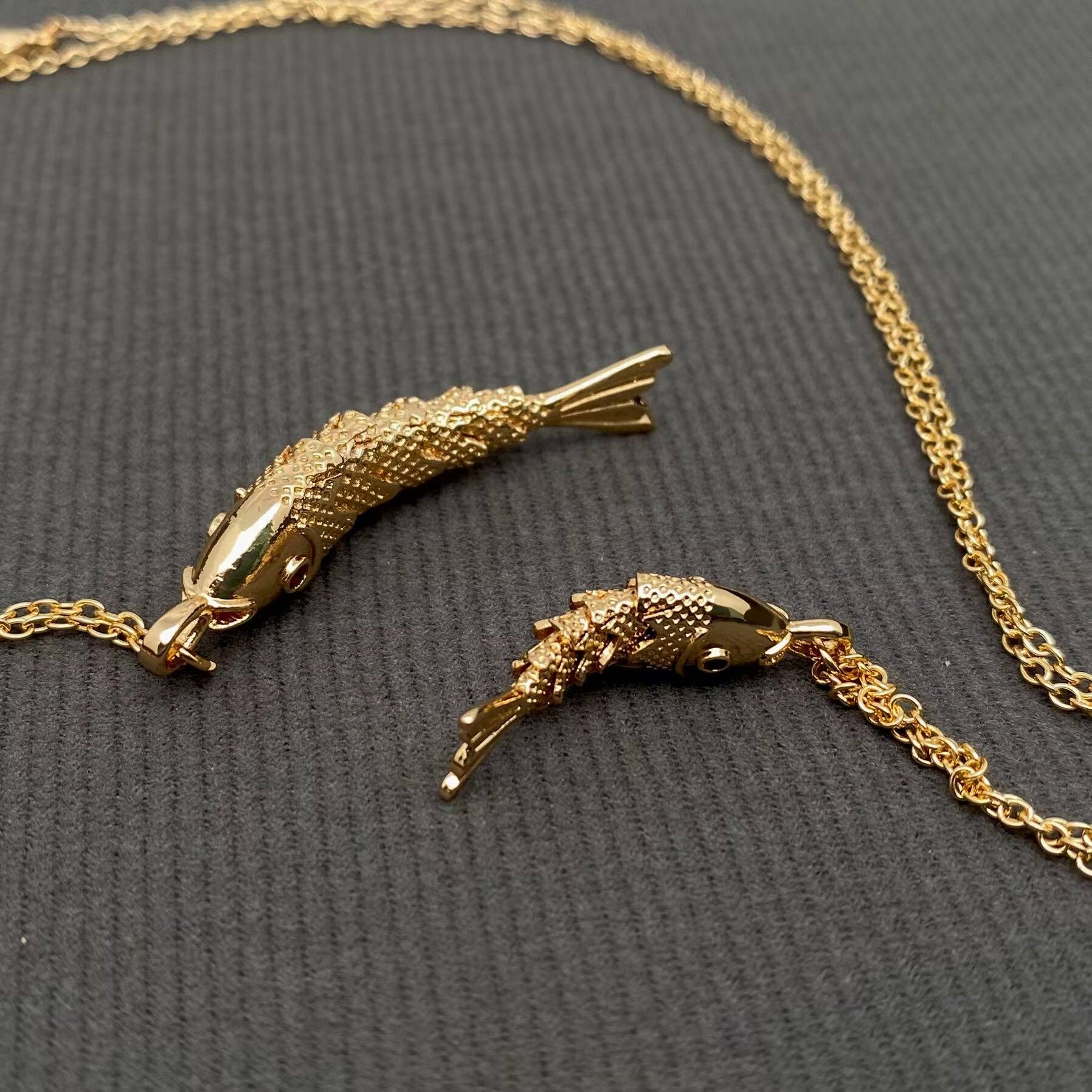 Mio Queena - Wholesale Pendant/Charm Necklace - Swinging Tail Fish Charm Gold-plated Necklace6
