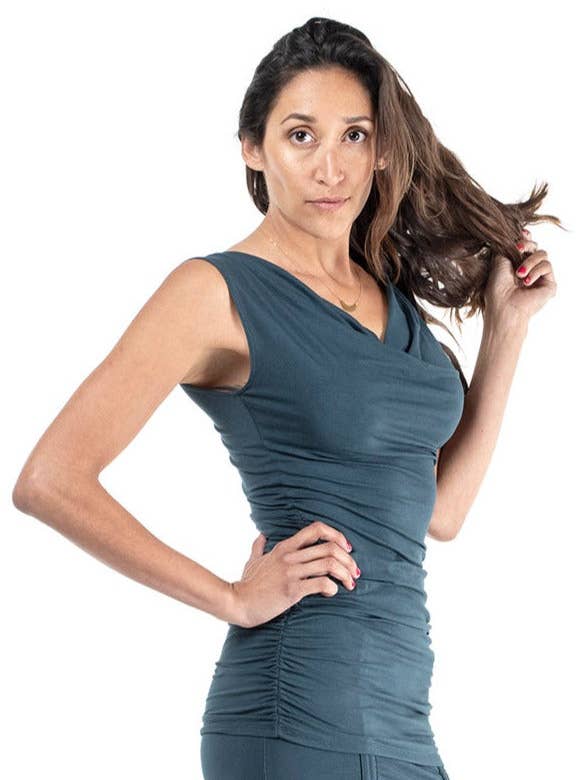 Top Bella en rayonne à col bénitier pour la vente par Nectar Creations