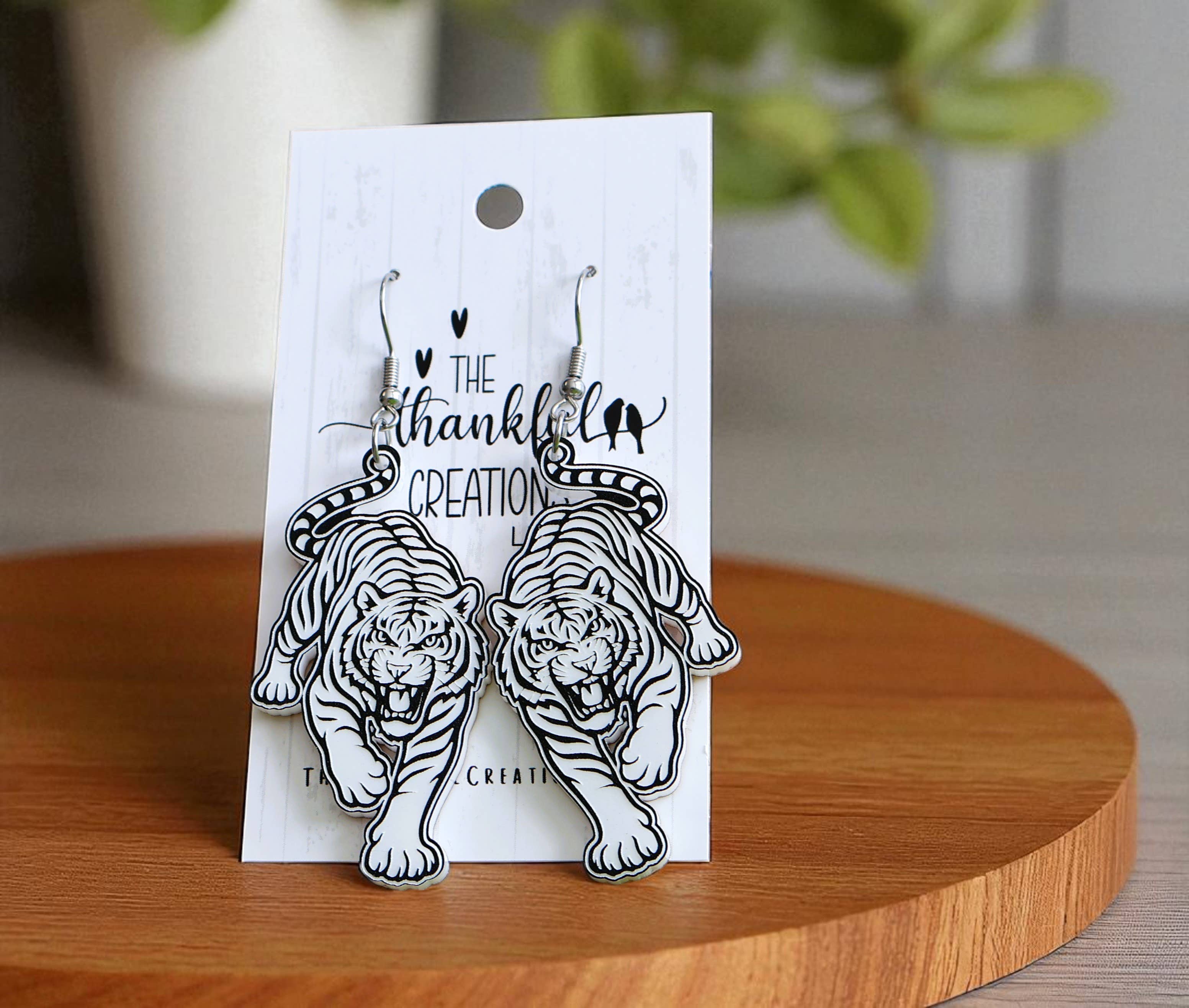 The Thankful Creations LLC - Vente Boucles d'oreilles pendantes - Boucles d'oreilles d'équipe mascotte Tigre du Bengale Jour de match Cincinnati Ohio0