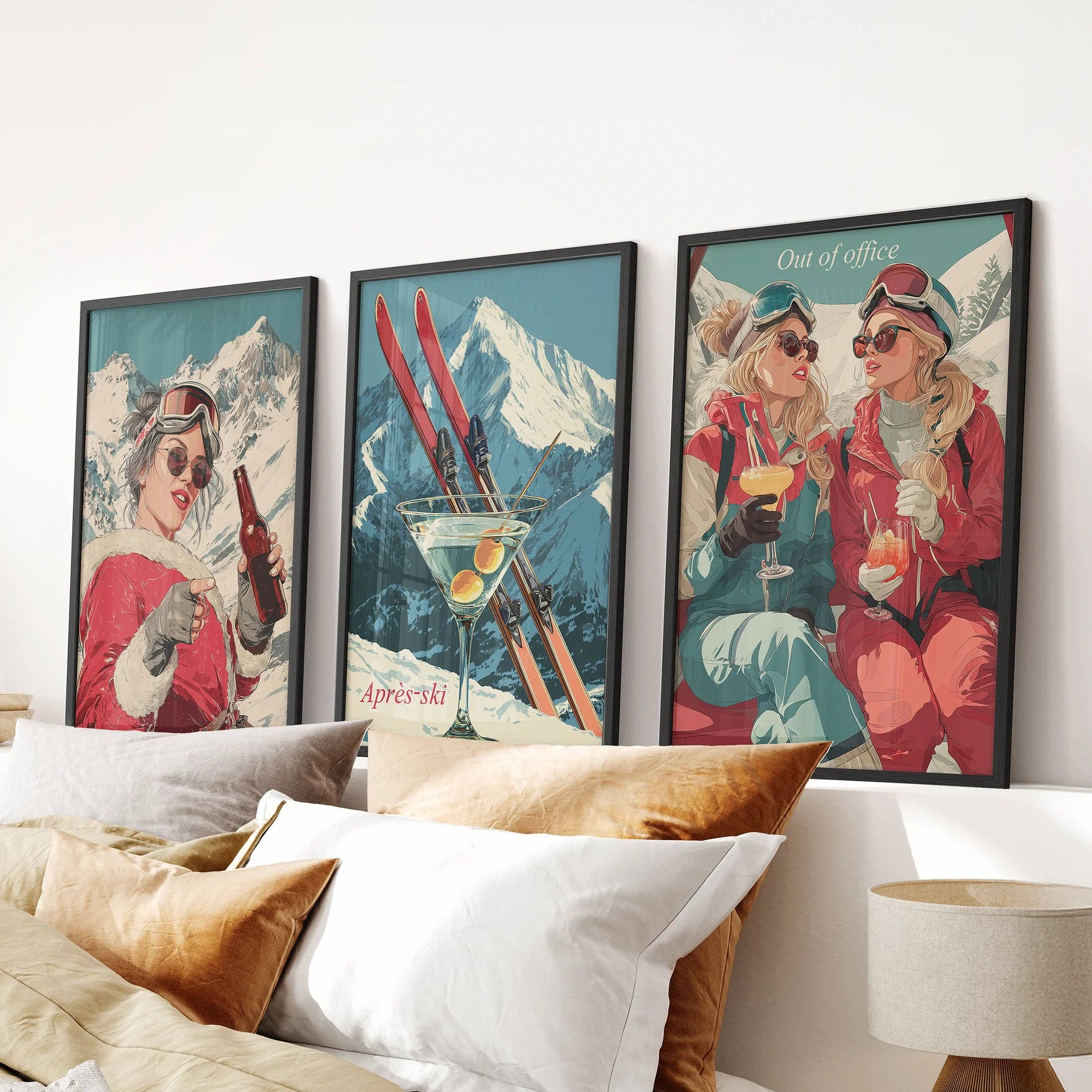 PrintSets.com - Venta al por mayor Conjunto de galería de pared - Escena de Après Ski de Invierno Arte de Pared. Conjunto de 3 Impresiones Alpinas Retro.4