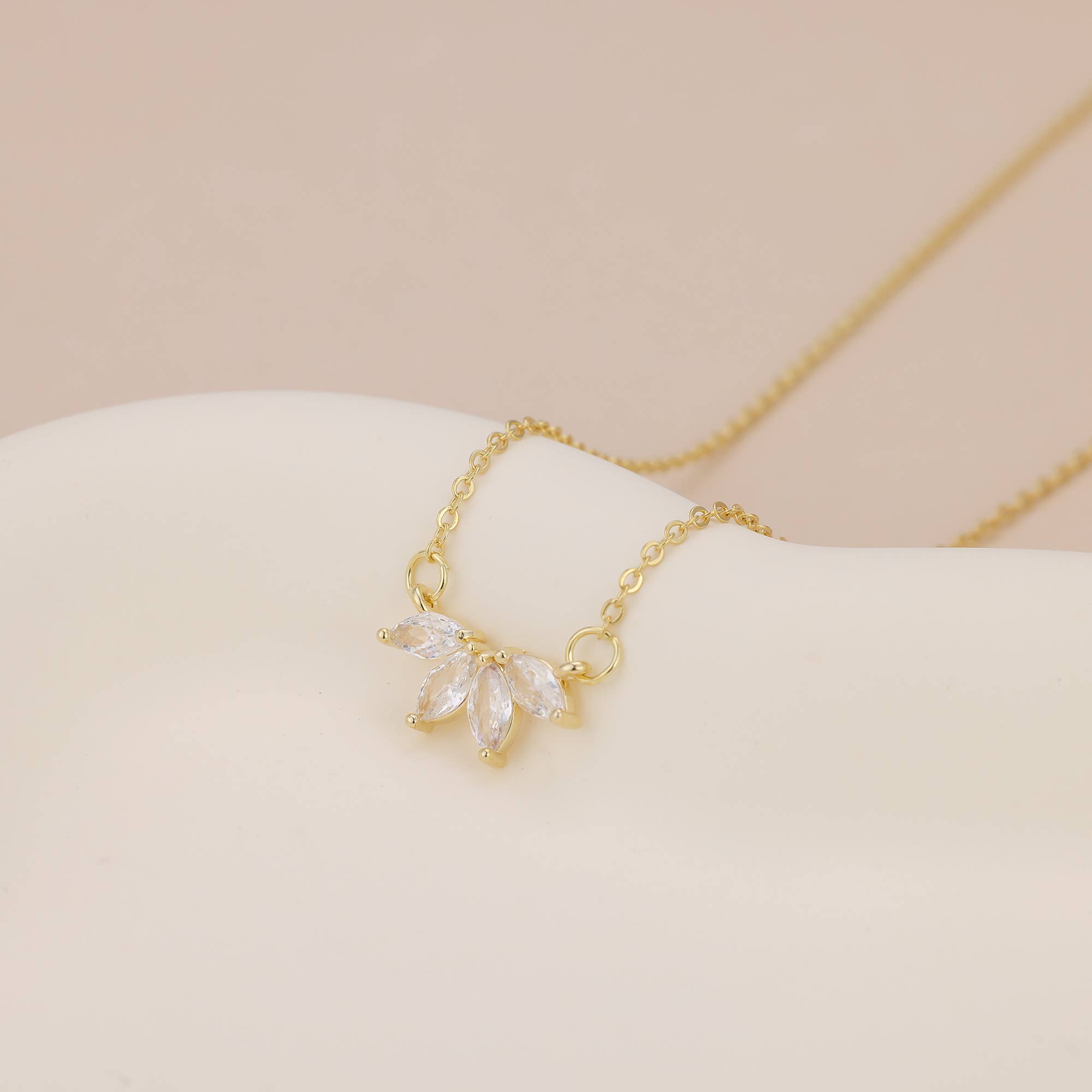 Melange Blanc - Wholesale Pendant/Charm Necklace - N024 marquise necklace, flower necklace, pendant necklace1