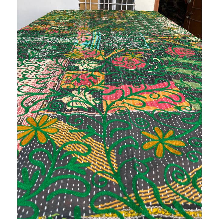 Bhawana Handicrafts - Wholesale Quilt - Suzani dekbed met geborduurde bloemen, vintage wandkleed
