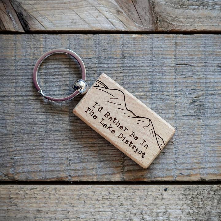 Porte-clés gravé en bois I'd Rather Be In The Lake District pour la vente par EllieBeanPrints