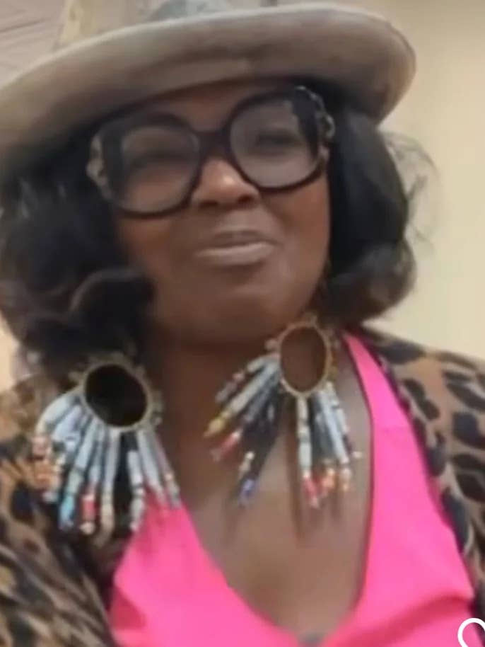 Orecchini in carta, stile cerchio per la vendita all'ingrosso da parte di Angela Catirina Jones