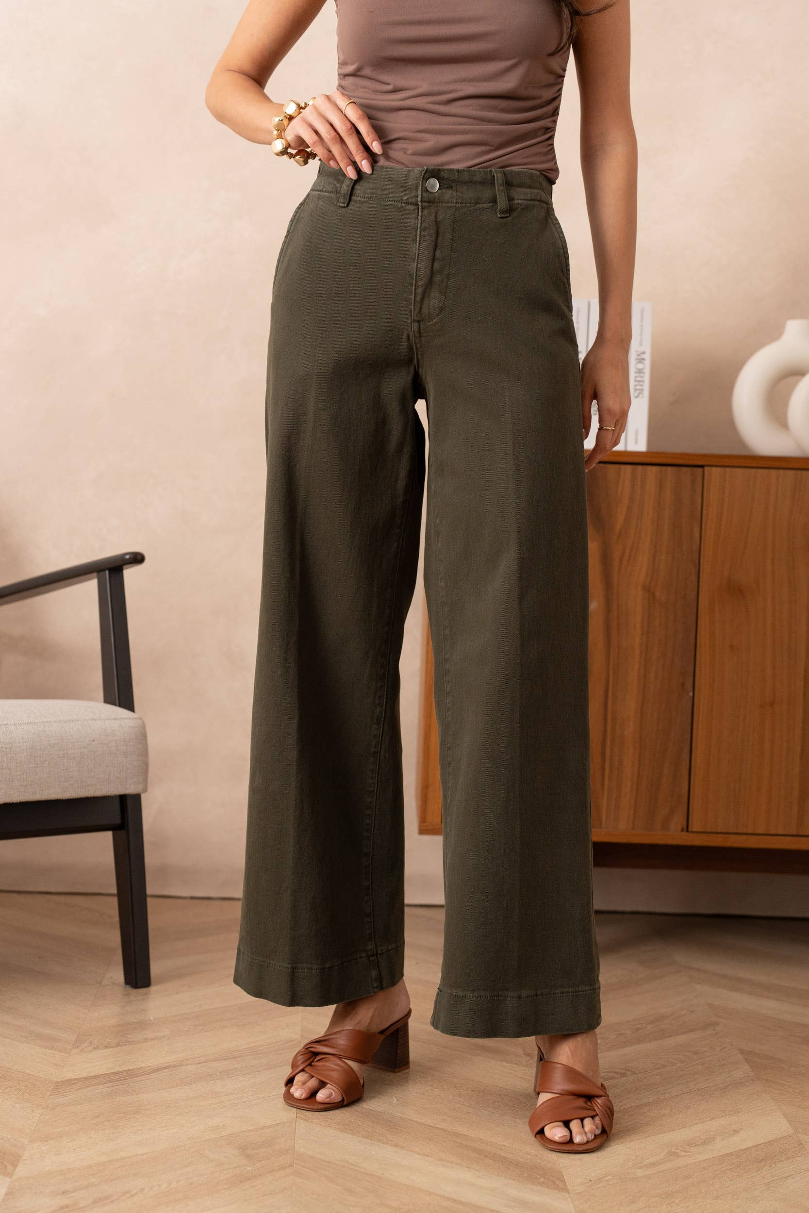 Vivid - Wholesale Jeans - Women's - Wide-leg jeans with front pleats13