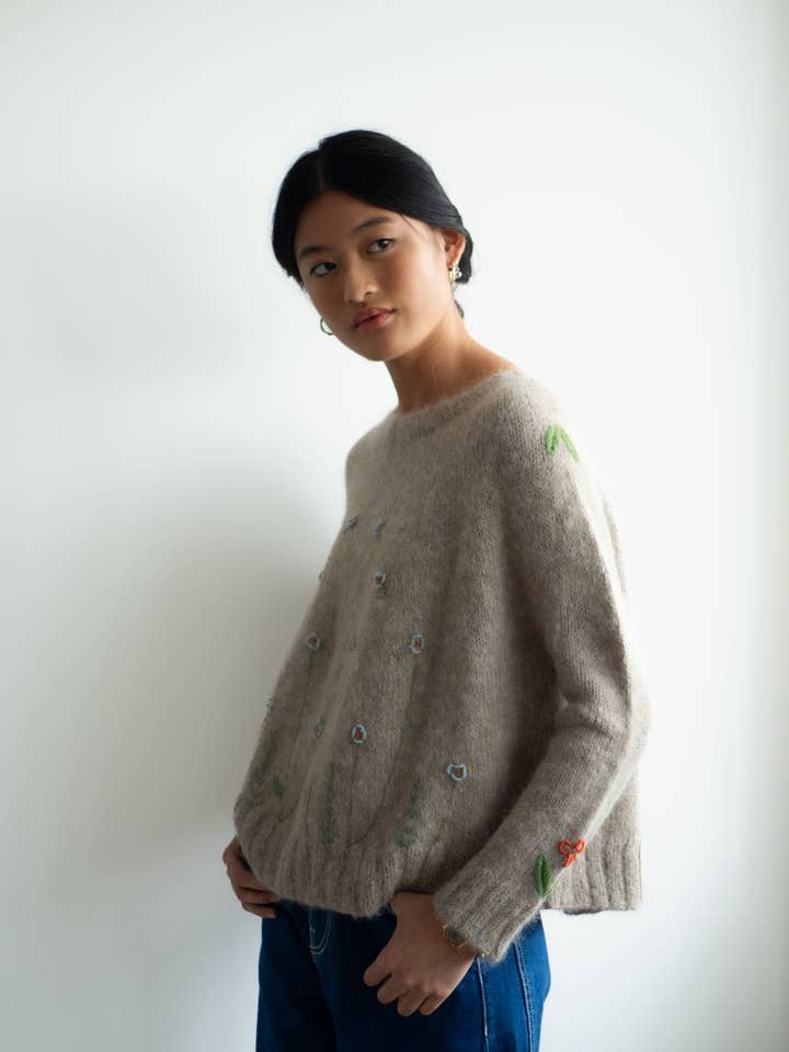 Lalura – Engroshandel Pullover - Dame – Broderet swoncho fra Studio Variopinto8