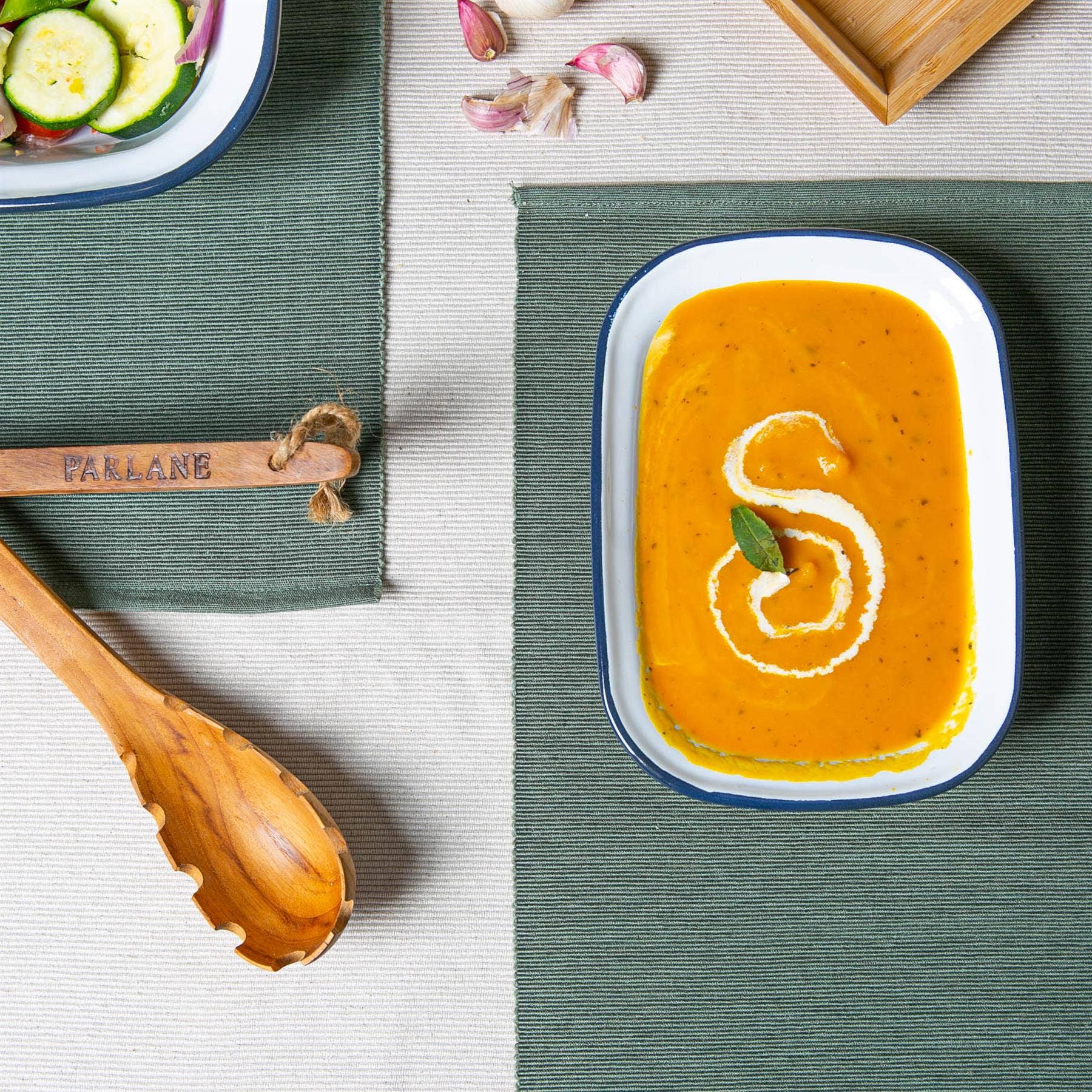 Rinkit Pty Ltd - Wholesale Dish - White Enamel Pie Dish - 20cm - Navy2