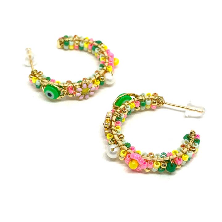 Brincos argola Flora com pérolas Miyuki multicoloridas por atacado de Hypnochic