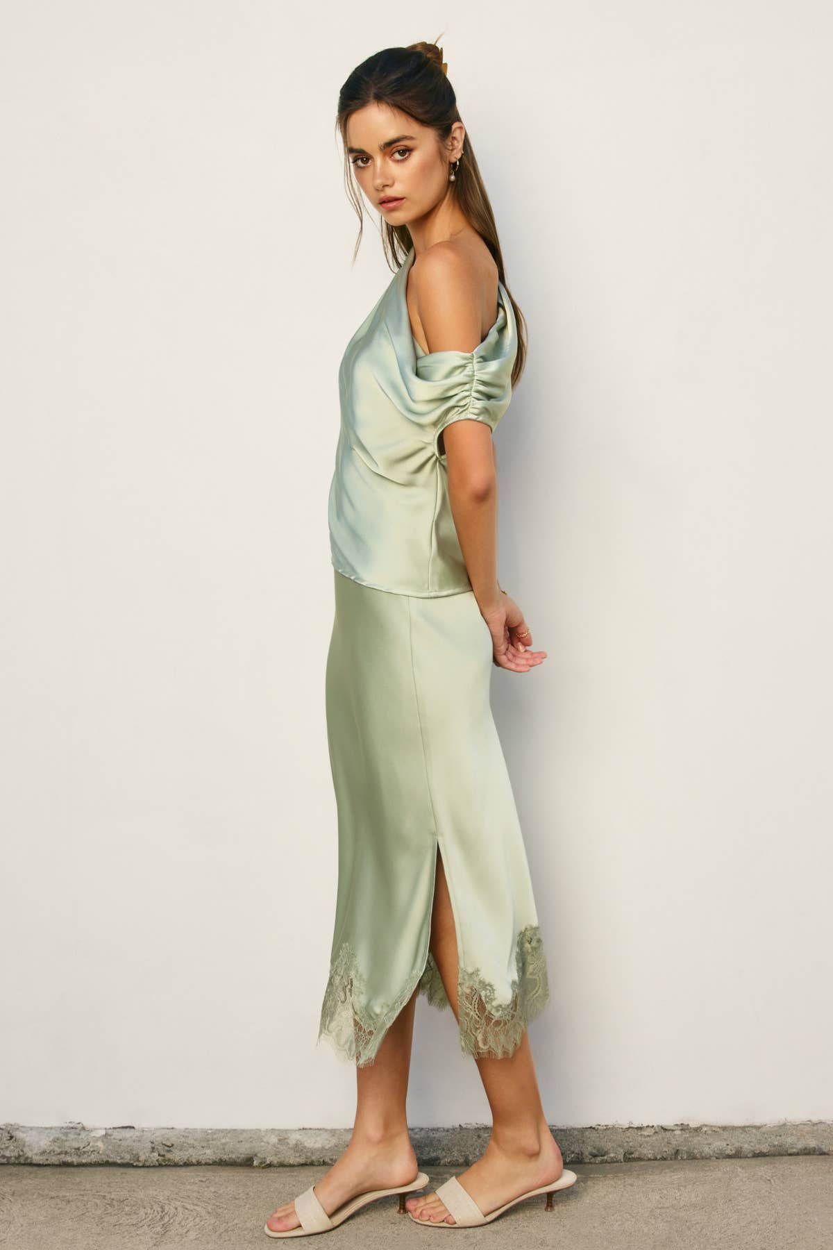 Dress Forum - Venta al por mayor Falda - Mujer - Falda lápiz de satén opaco con dobladillo de encaje (1)27