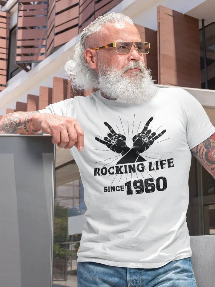 Rocking Life Since 1960 T-shirt til mænd hvid fødselsdagsgave 00400 for engroshandel hos ULTRABASIC