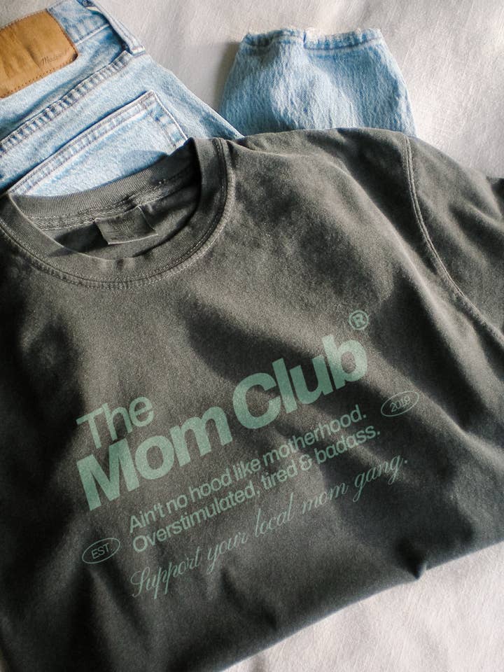 LA MAGLIETTA DEL CLUB DELLE MAMME per la vendita all'ingrosso da parte di LOLA MAGNOLIA