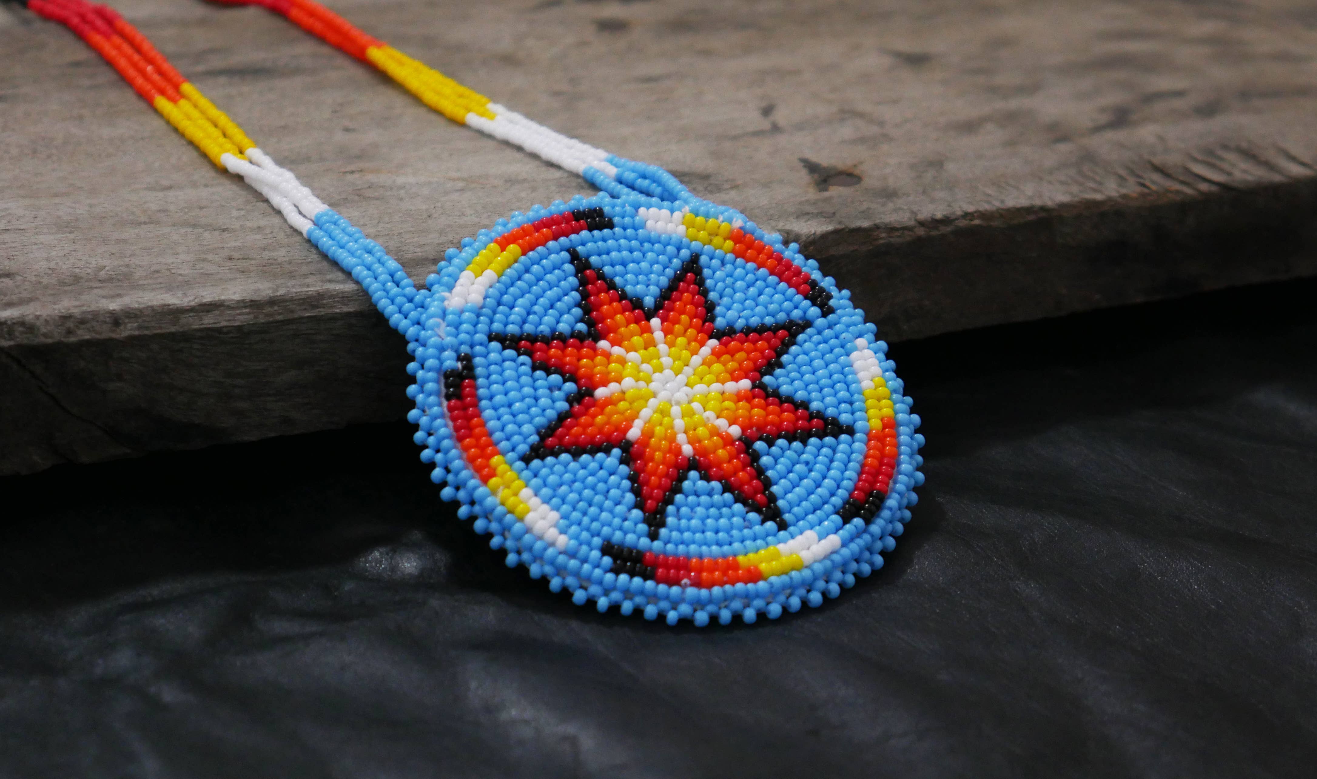 KANGURAH - Vente Parures de bijoux - Médaillons en forme d'étoile du matin perlée de style amérindien7